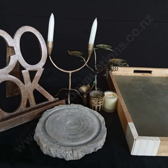 ASSORTED DECORATIVE ITEMS