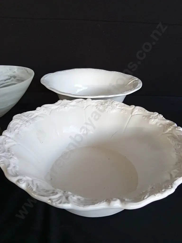 4 LARGE DECORATIVE BOWLS Image 1++