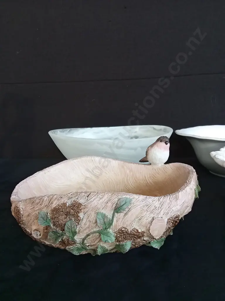 4 LARGE DECORATIVE BOWLS Image 1++