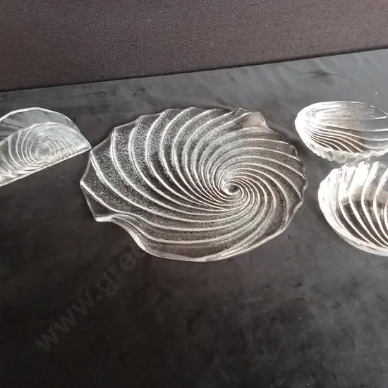 4 PIECE MATCHING SPIRAL GLASS SET
