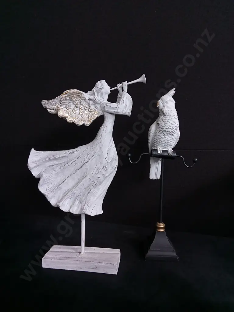 2 PIECES DECORATIVE FIGURES Image 1++