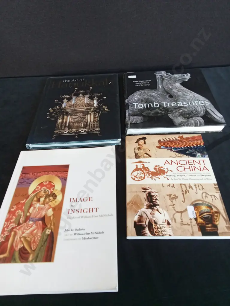 4 BOOKS Image 1++