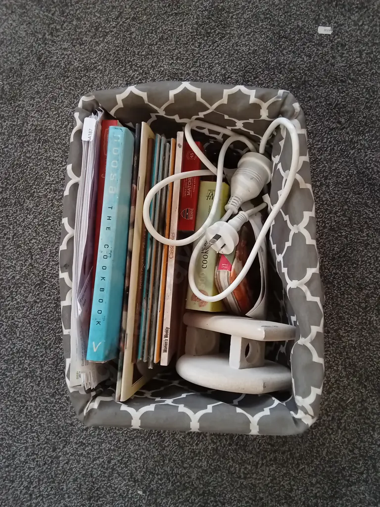BASKET OF MISCELLANEOUS ITEMS Image 1++