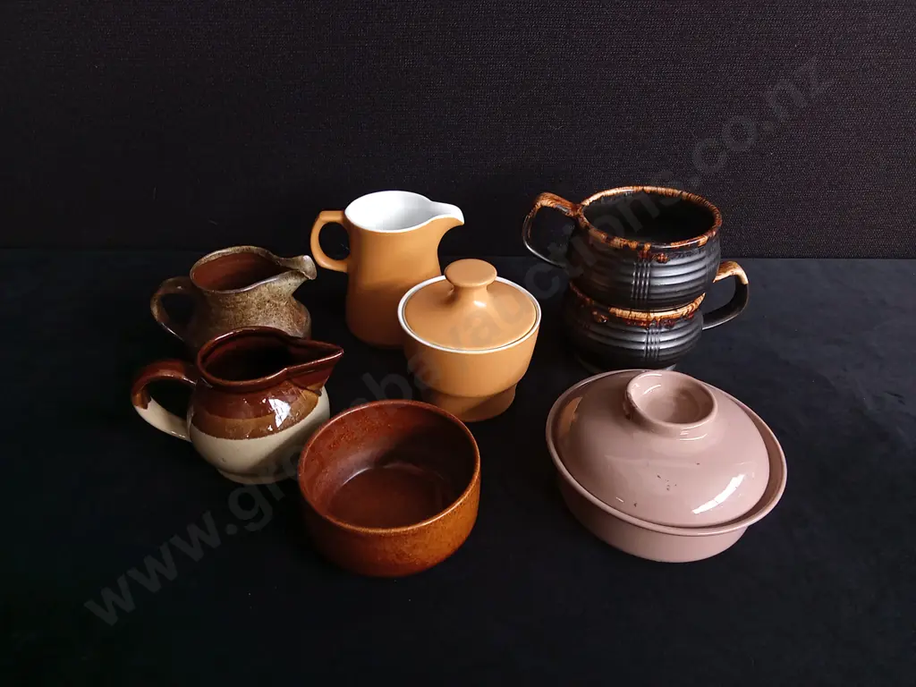 8 PIECES MIX OF CERAMIC DISHES Image 1++