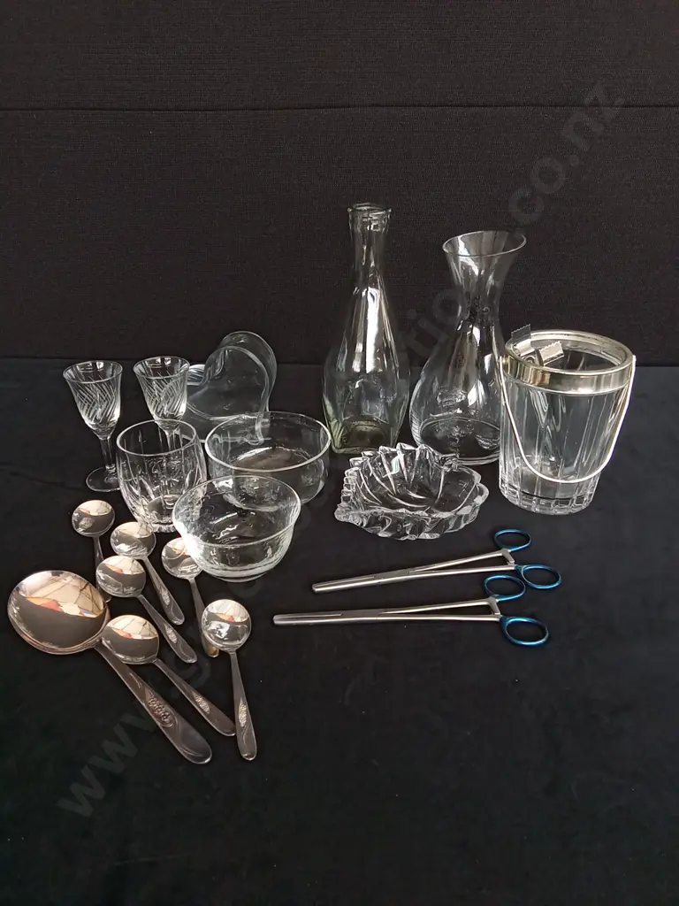 ASSORTED GLASS ITEMS MATADOR CUTLERY AND MEDICAL SCISSORS Image 1++