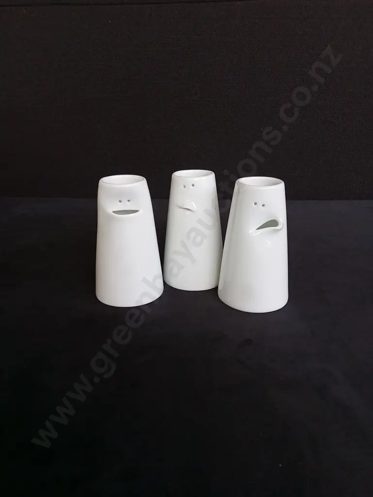 ASSORTED DECORATIVE ITEMS Image 1++