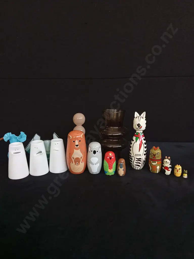 ASSORTED DECORATIVE ITEMS Image 1++