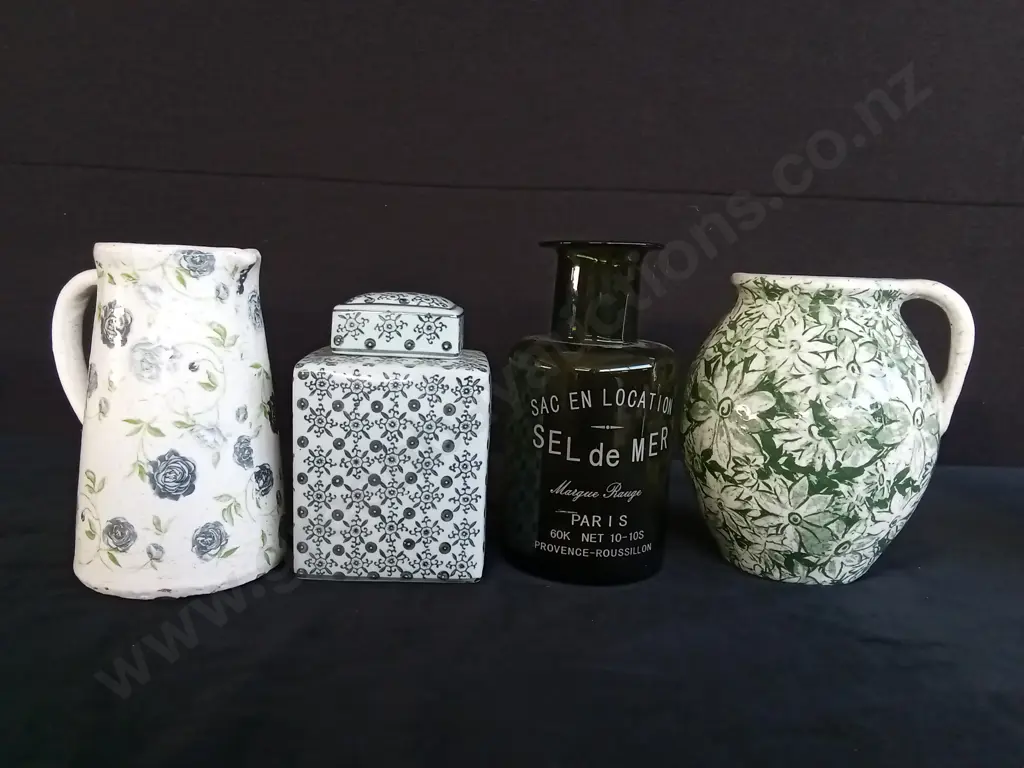4 GREEN DECORATIVE ITEMS Image 1++