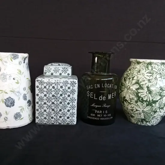 4 GREEN DECORATIVE ITEMS