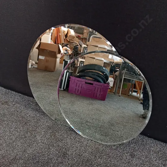 2 PIECES ROUND MIRRORS