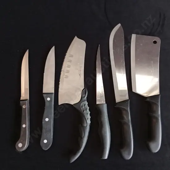 MIX OF KITCHEN KNIVES