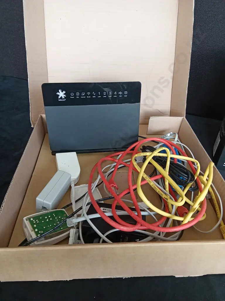 BRAND NEW ASUS DUAL-BAND WIRELESS-N900 AND TELECOM MODEM ROUTER WITH CABLES Image 1++