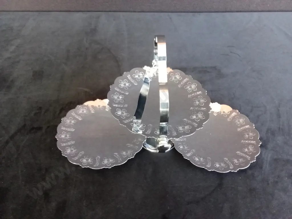 GLASSES AND SERVING STAND Image 1++
