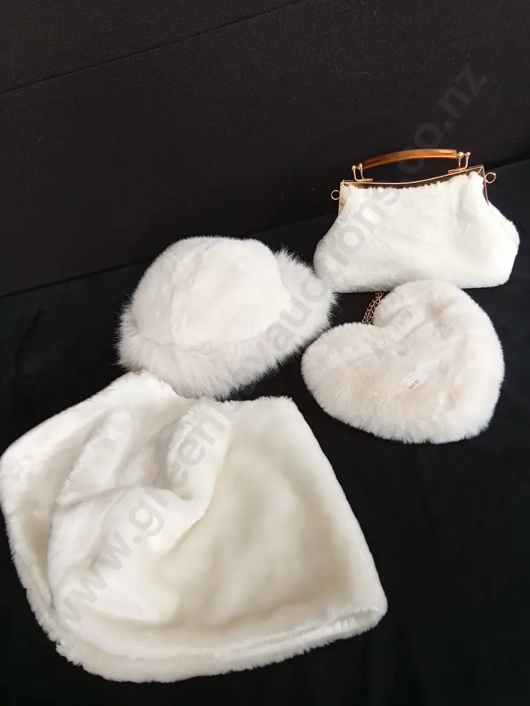 VINTAGE 4 PIECE WHITE FAUX FUR SET Image 1++