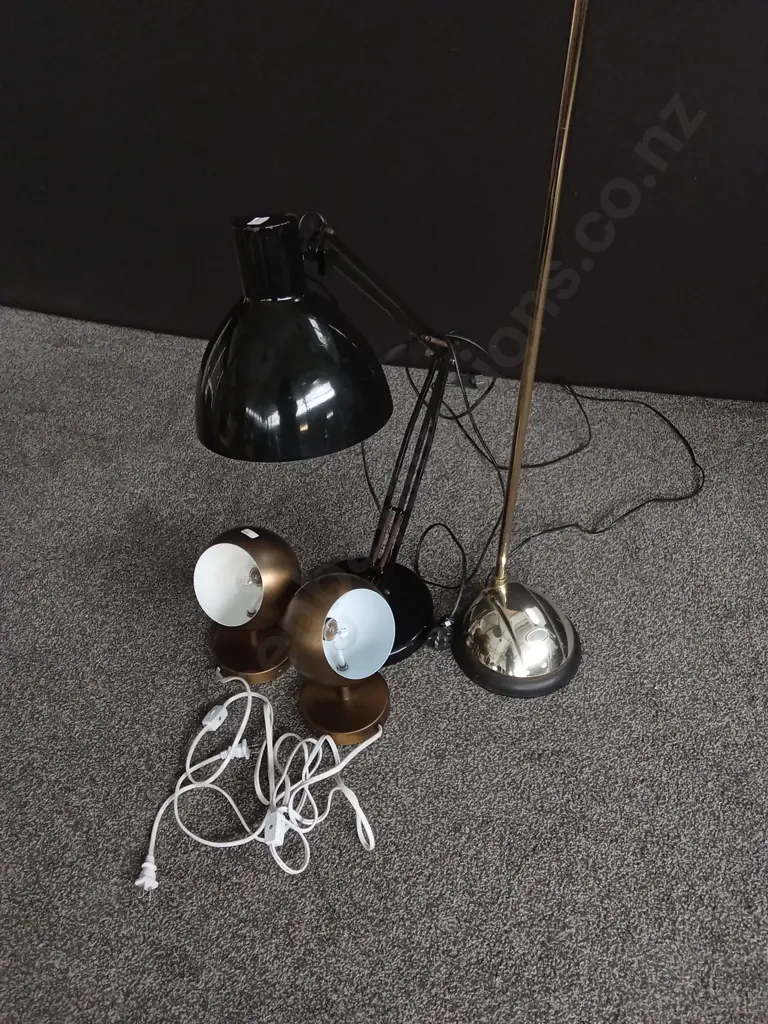 4 PIECES MIX OF LAMPS Image 1++