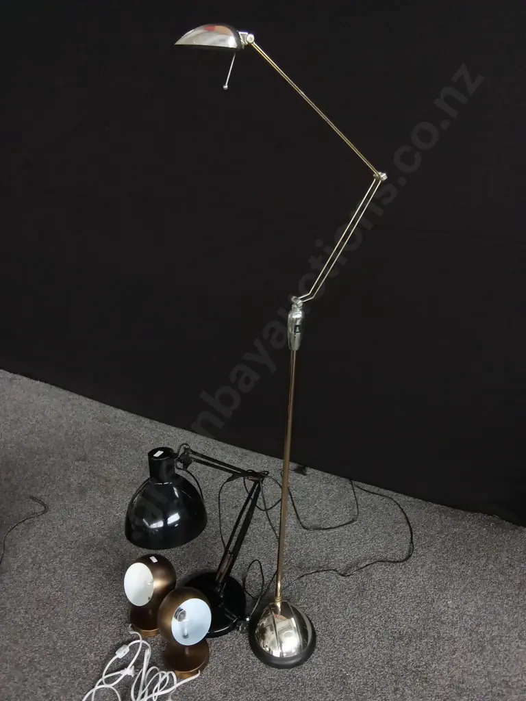 4 PIECES MIX OF LAMPS Image 1++
