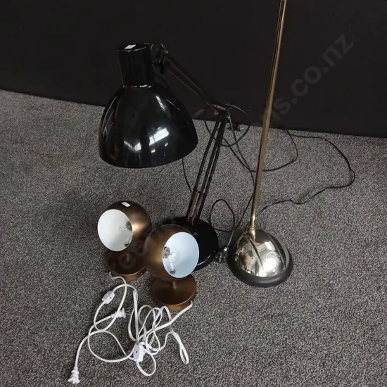 4 PIECES MIX OF LAMPS