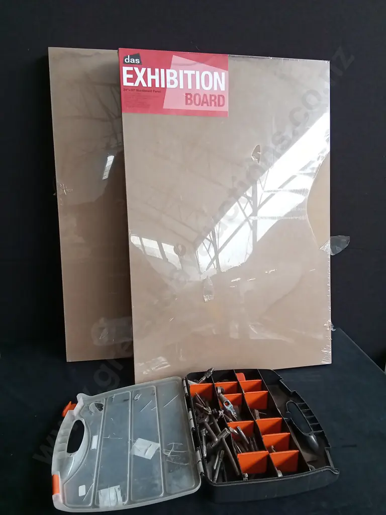2 EXHIBITION BOARDS AND PLASTIC CASE TAP AND DIE SET Image 1++