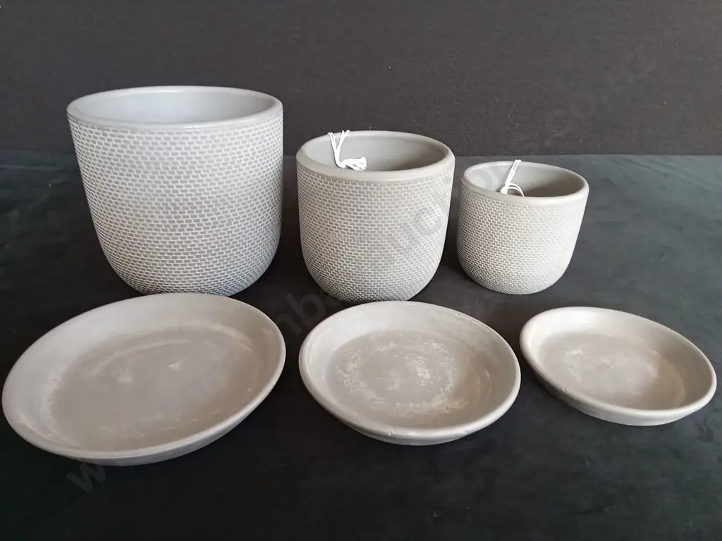 3 GREY PLANT POTS ON BASES Image 1++