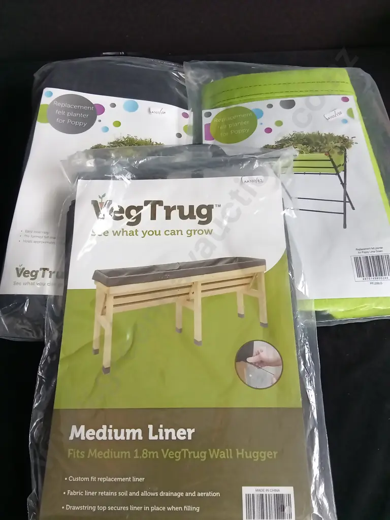 2 VEGTRUG REPLACEMENT FELT PLANTER FOR POPPY AND A MEDIUM LINER Image 1++