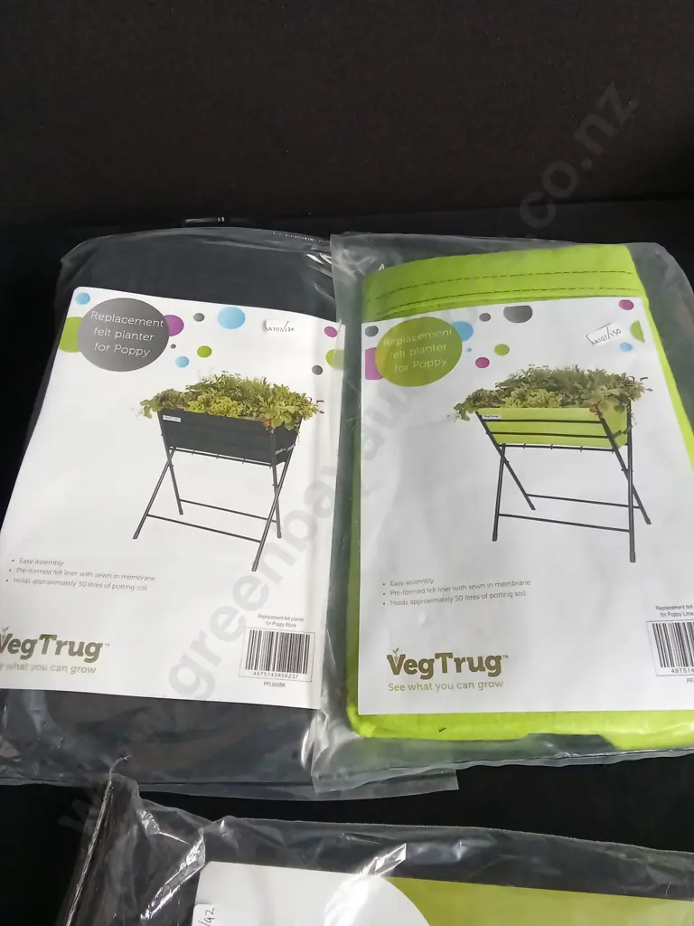 2 VEGTRUG REPLACEMENT FELT PLANTER FOR POPPY AND A MEDIUM LINER Image 1++
