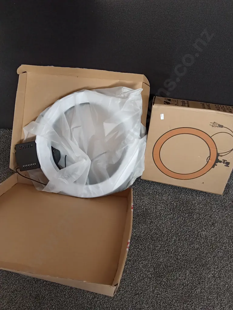 2 BRAND NEW RING LIGHTS Image 1++