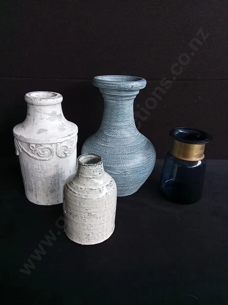 4 PIECES VASES Image 1++