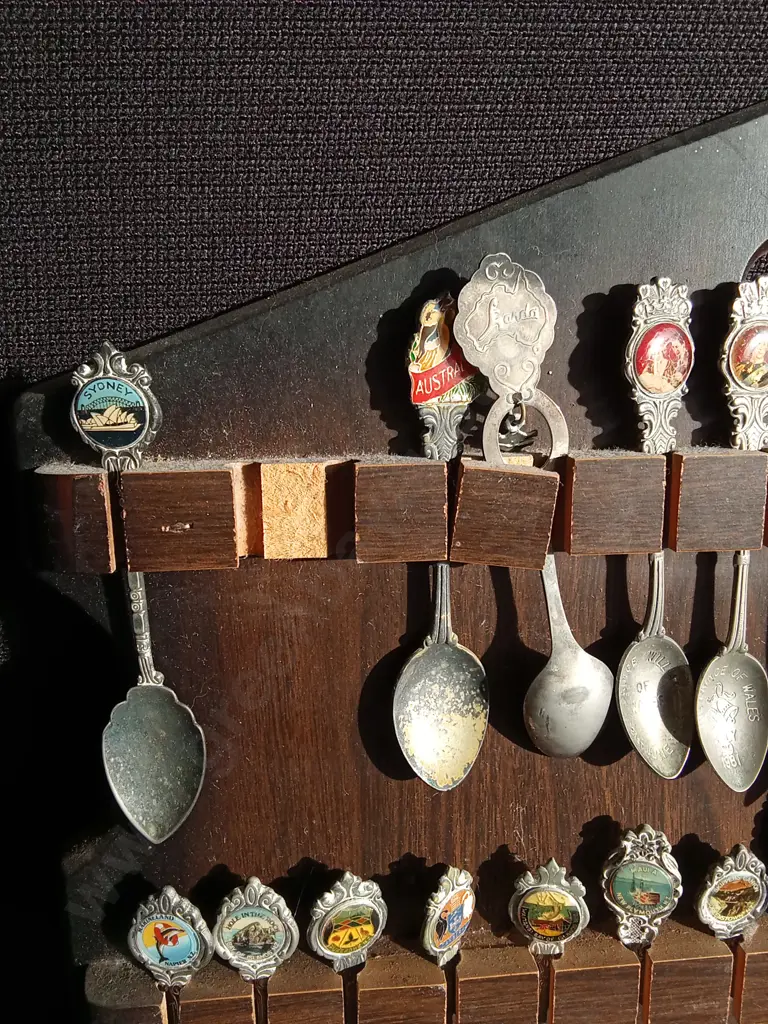 VINTAGE SOUVENIR SPOON COLLECTION WITH WOODEN DISPLAY, SLIGHTLY DAMAGED Image 1++