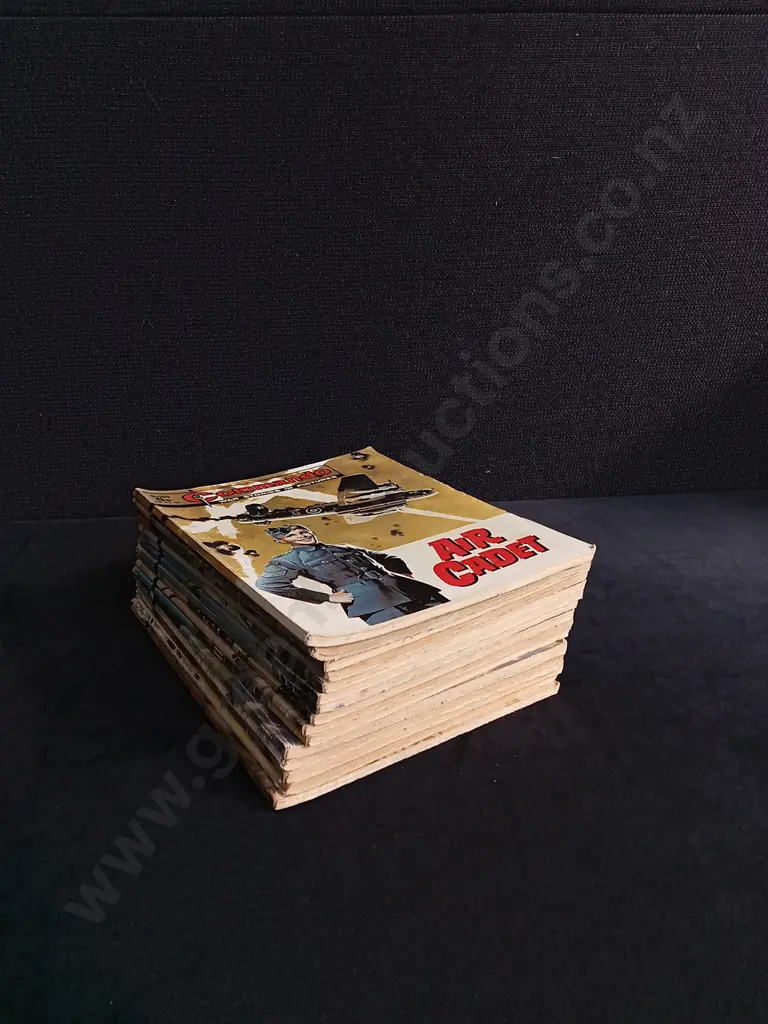 15 PIECES VINTAGE COMMANDO WAR COMICS NO 900-927 Image 1++