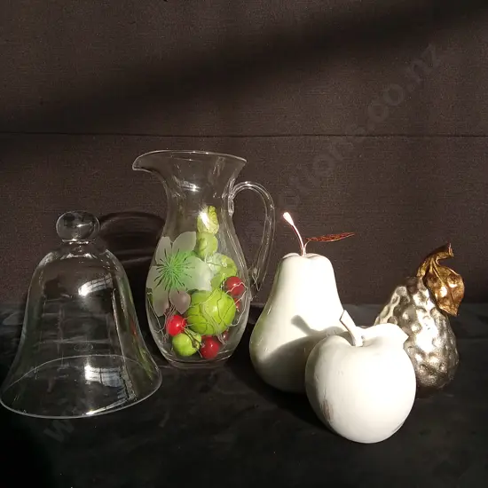 5 DECORATIVE ITEMS