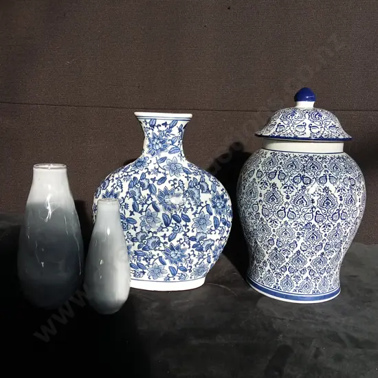 4 DECORATIVE ITEMS