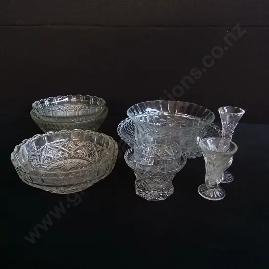 MIX OF GLASSWARE