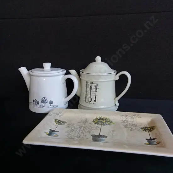 3 PIECES TEA POTS AND PLATE