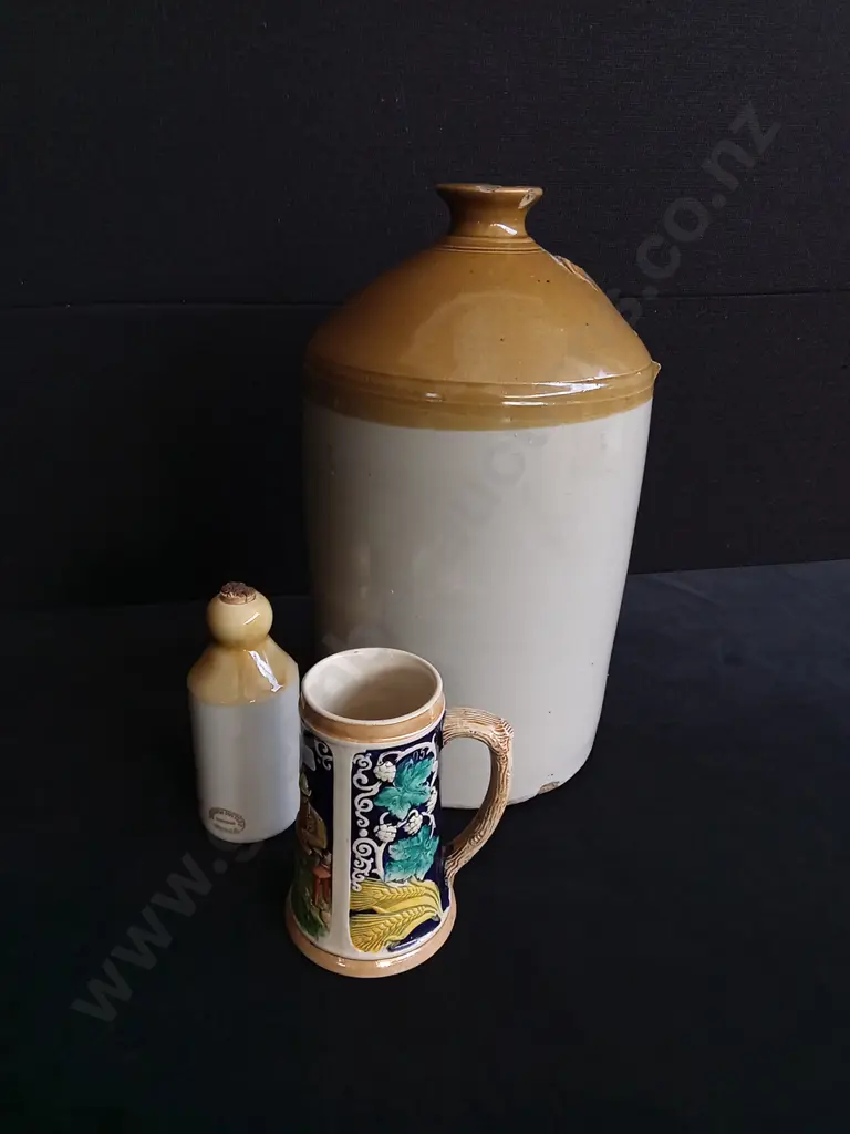 3 PIECES CERAMIC JUGS Image 1++
