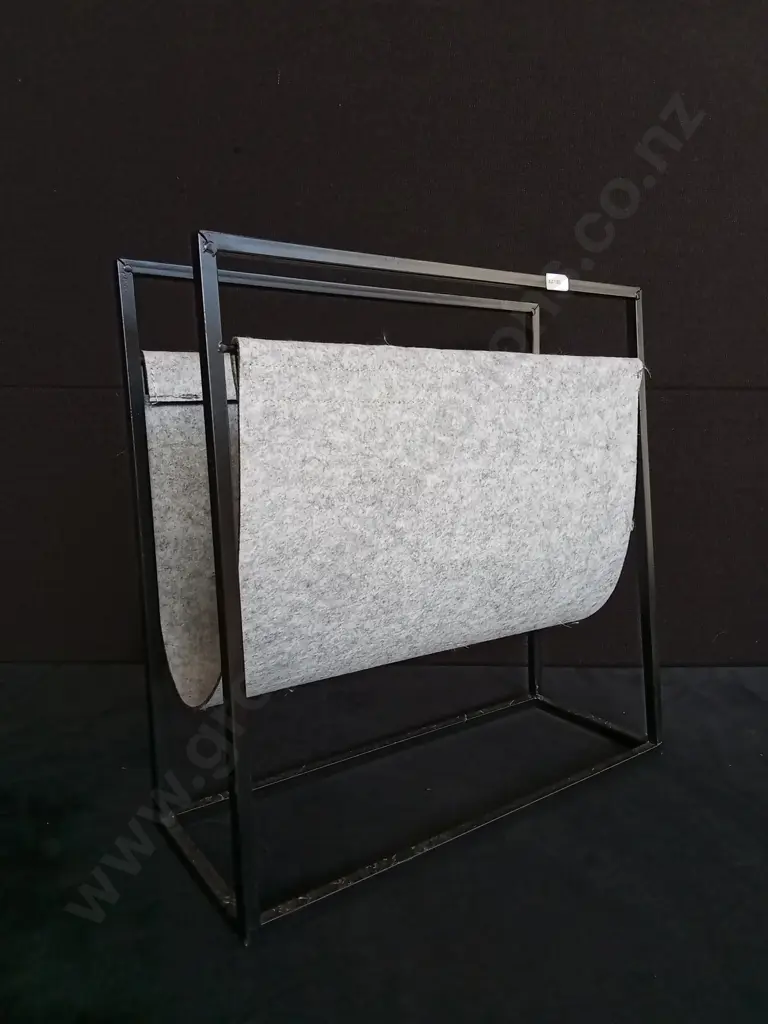 MAGAZINE STAND Image 1++
