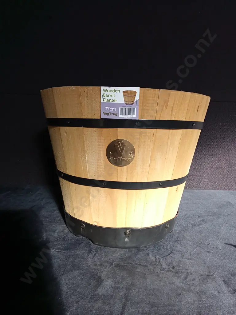 VEGTRUG WITH BARREL PLANTER Image 1++
