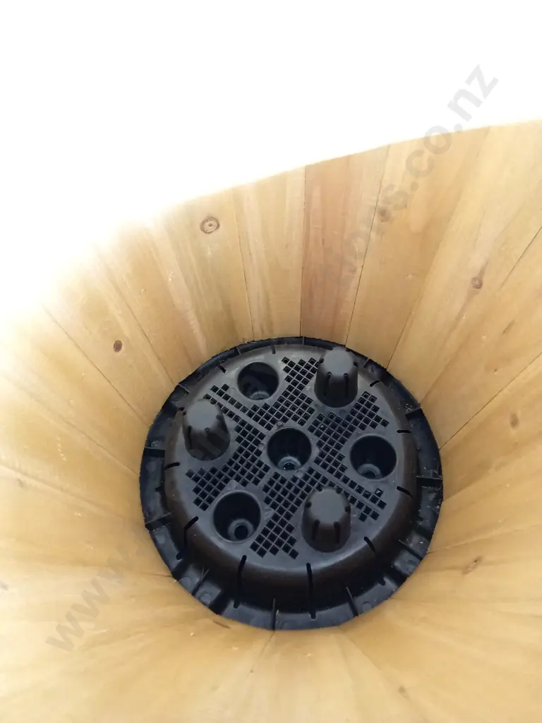 VEGTRUG WITH BARREL PLANTER Image 1++