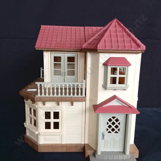 DOLL HOUSE