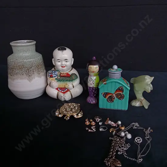 ASSORTED DECORATIVE ITEMS AND COSTUME JEWELLERY