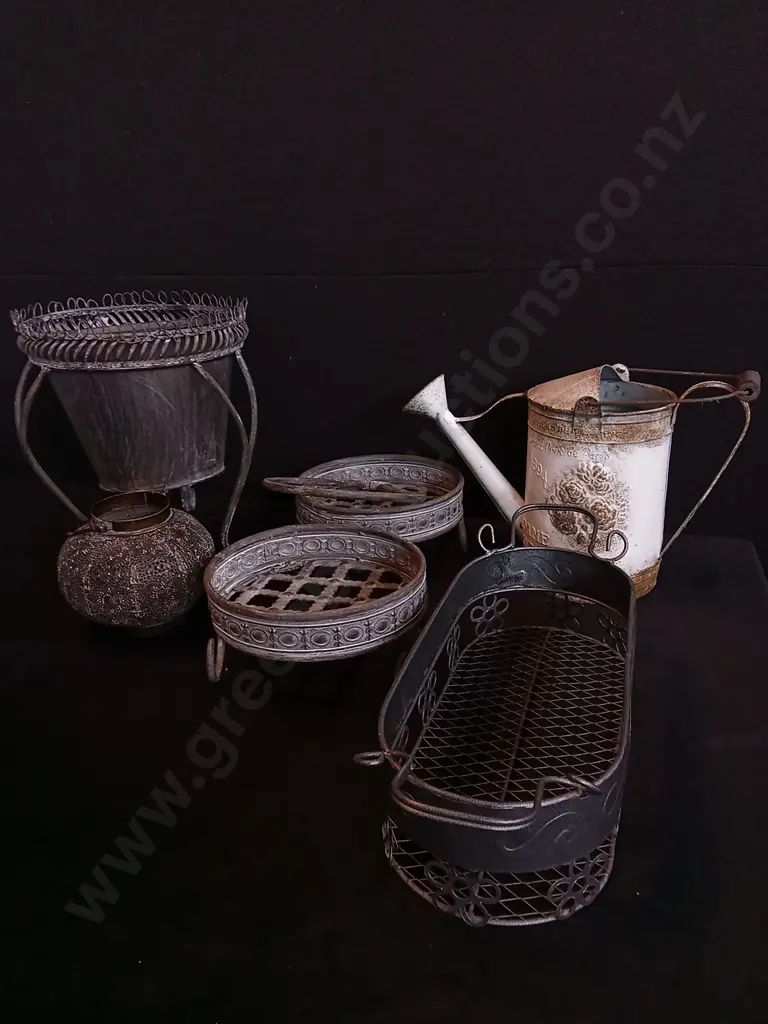 MIX OF GARDENING ITEMS Image 1++