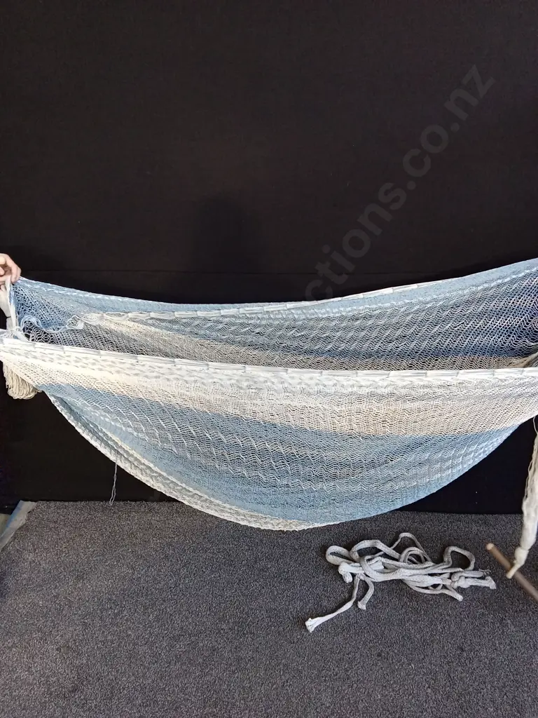 BLUE AND WHITE HAMMOCK Image 1++