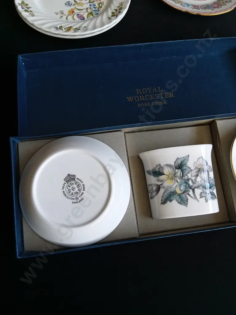 6 PIECES FINE BONE CHINA Image 1++