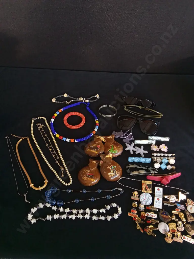 ASSORTED ACCESSORIES Image 1++