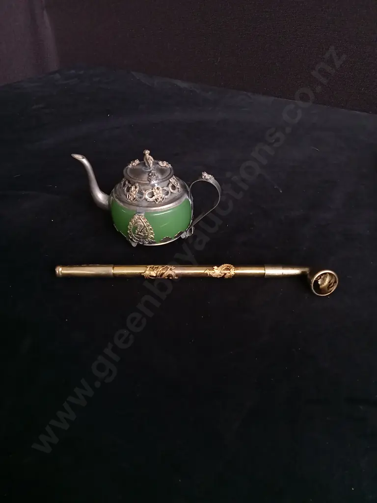 VINTAGE DECORATIVE TEAPOT AND VINTAGE CHINESE PIPE Image 1++