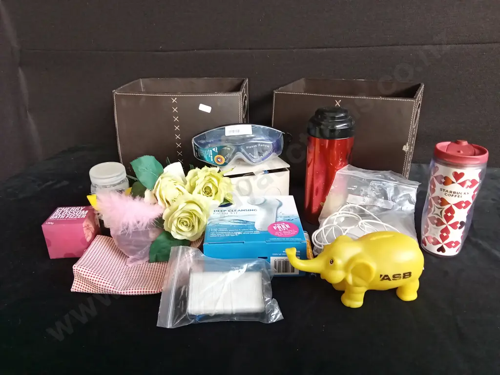 COLLECTION OF ASSORTED ITEMS Image 1++