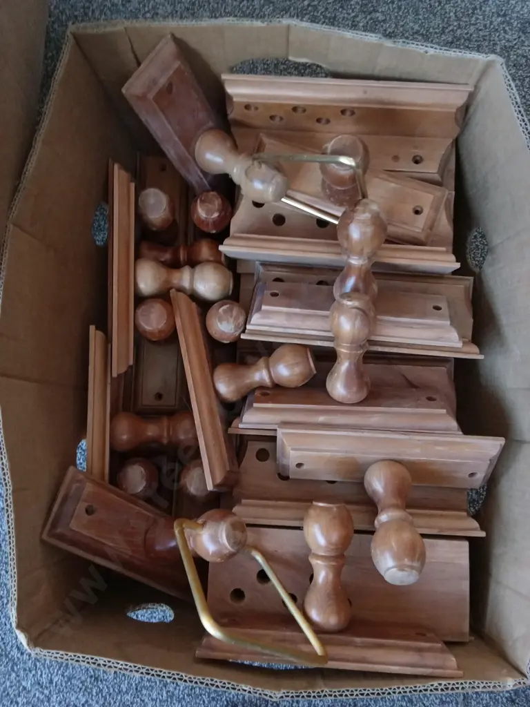 BOX OF WOODEN CURTAIN ROD BRACKETS Image 1++