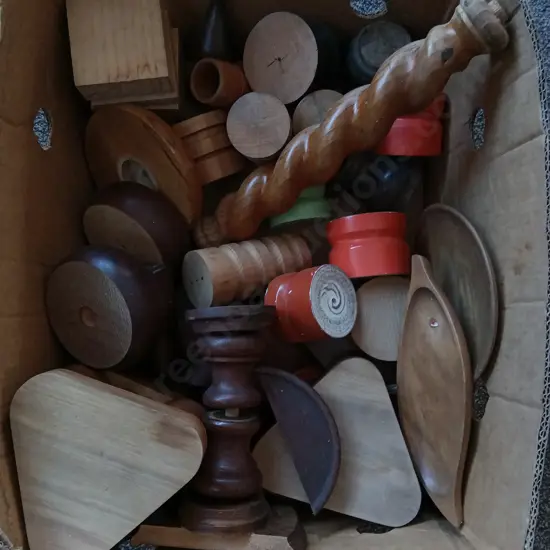 BOX OF MISCELLANEOUS WOODEN ITEMS