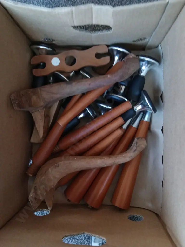BOX OF MISCELLANEOUS FURNITURE PIECES Image 1++