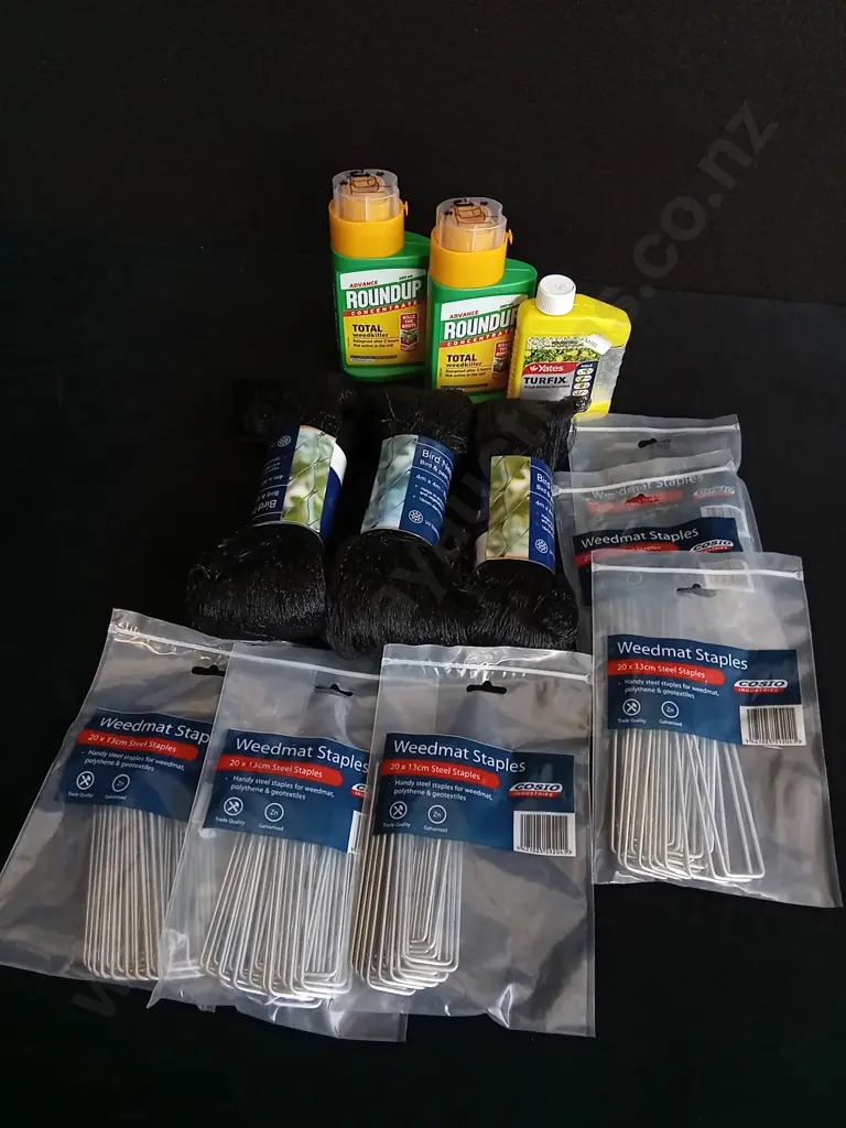 12 PIECES BRAND NEW GARDEN ITEMS Image 1++