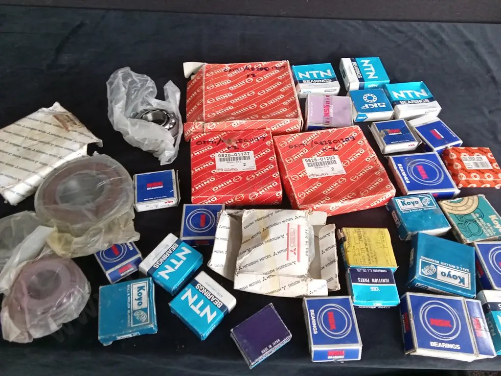 BOX OF MIXED BEARINGS Image 1++